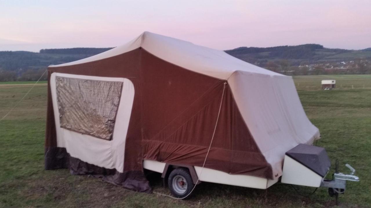 Gemuetlicher Wohnwagen In Der Natur Alheim Εξωτερικό φωτογραφία